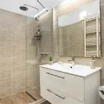 Apartment Deluxe Hillside Near Center